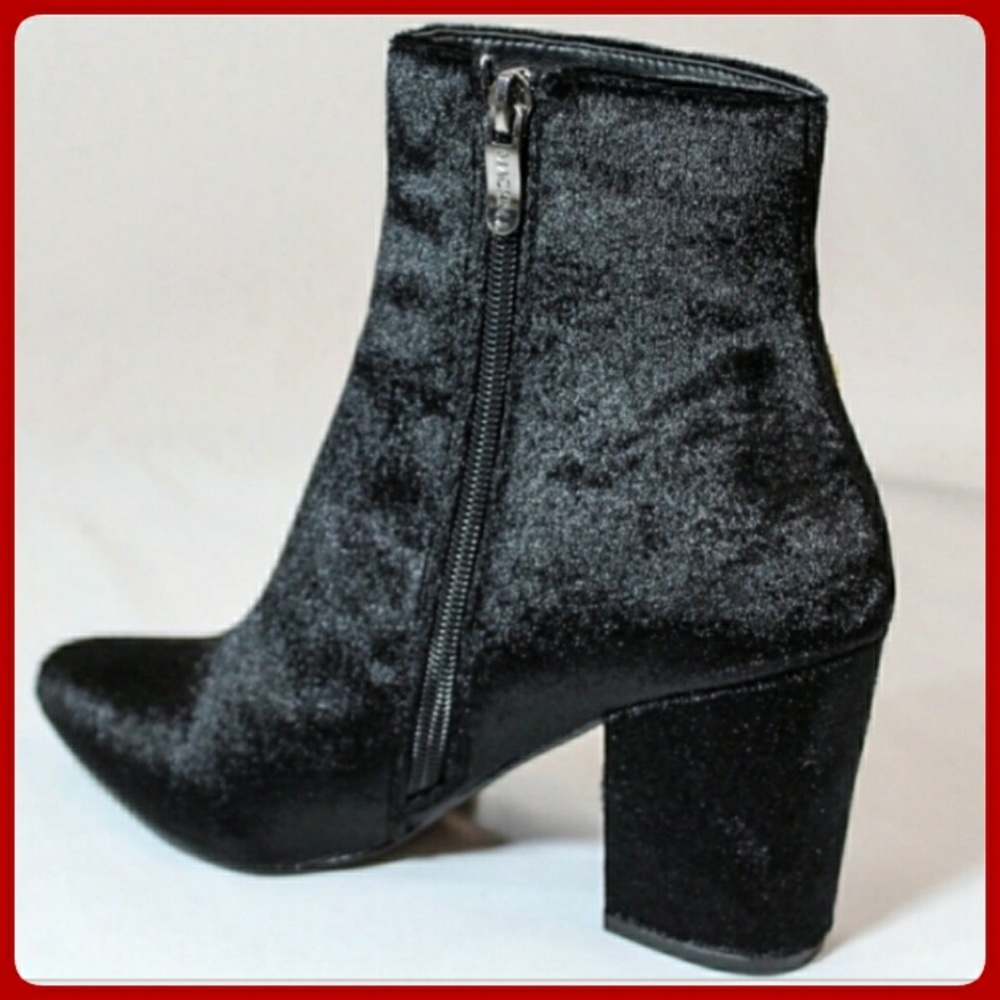 Booties Embroidered Black Crushed Velvet NIB - Picture 5 of 6